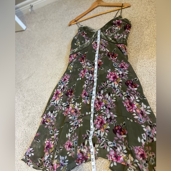 White House Black Market Handkerchief Floral Olive Velvet trim Dress Sz 10 - Picture 13 of 15